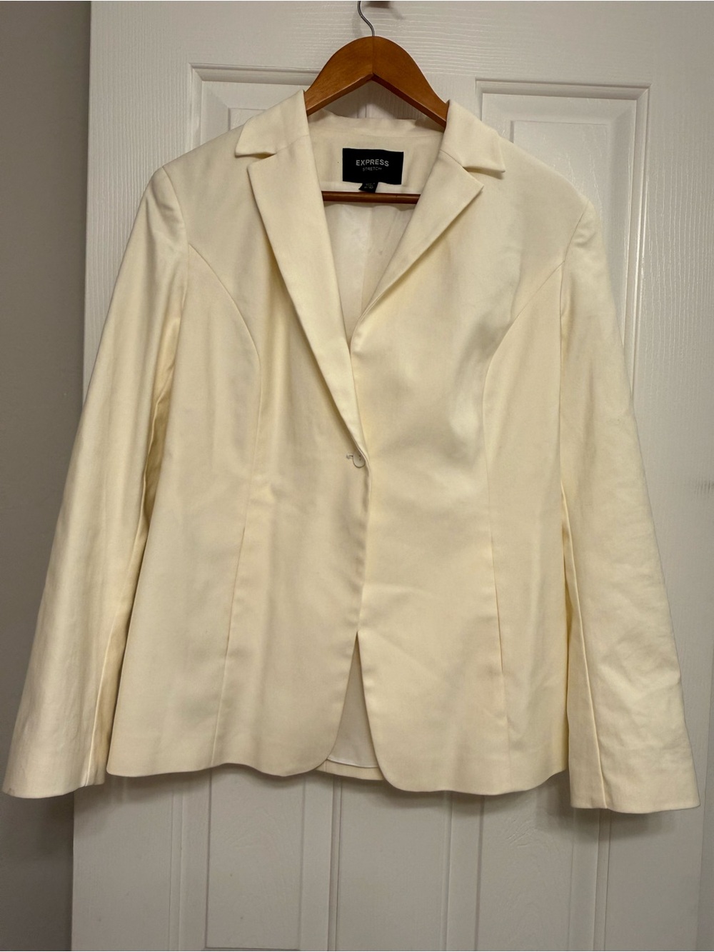 EXPRESS STRETCH SINGLE-BUTTON BLAZER IN CREAM Size 9/10